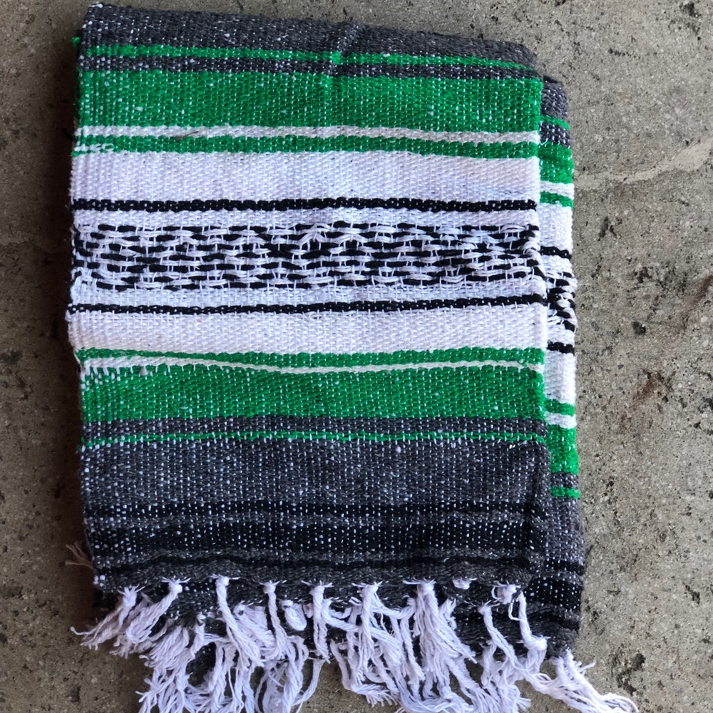 Green Beach Blanket. NEW.